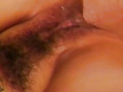 Harige lil &amp; meka coaxes zijn sperma