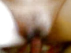 Sri Lankaanse tamil moeder met melk tieten